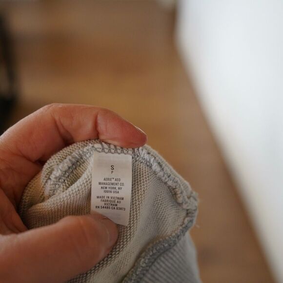Aerie Womens Gray White Cropped Hoodie Sweatshirt Pullover W/Pocket Sz S EUC! - Picture 4 of 7